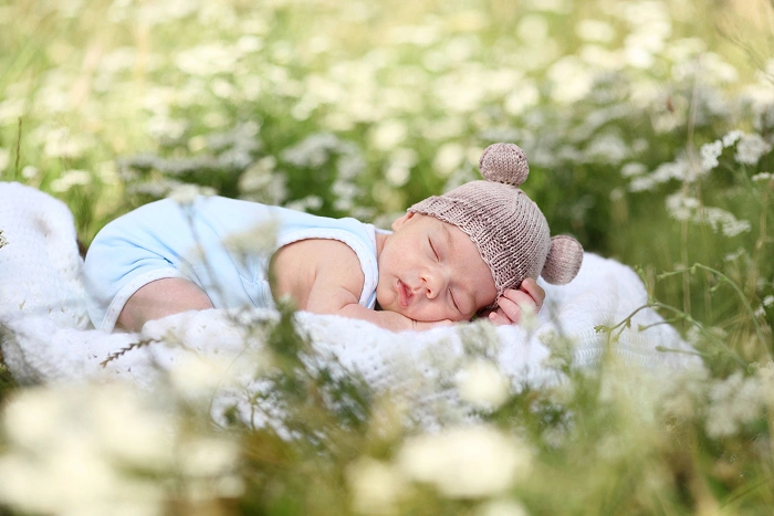 Как одевать новорожденного на улицу по погоде