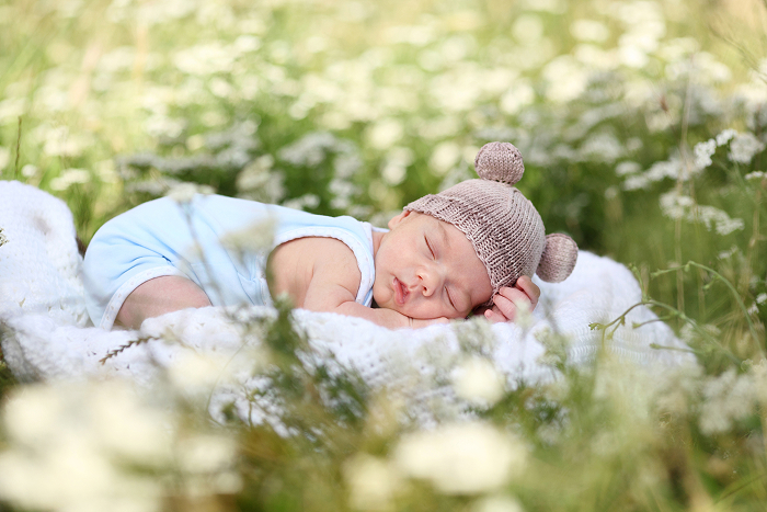 Как одевать новорожденного на улицу по погоде